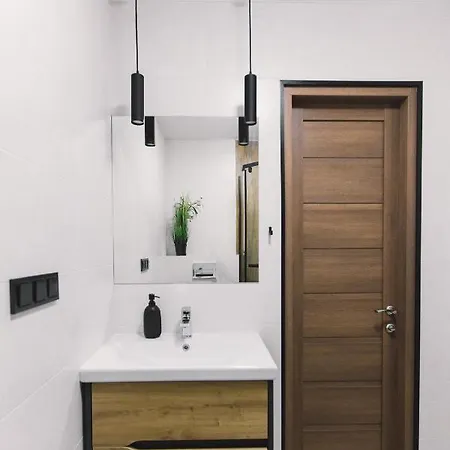 нова з неймовірним краєвидом на озеро Apartment *