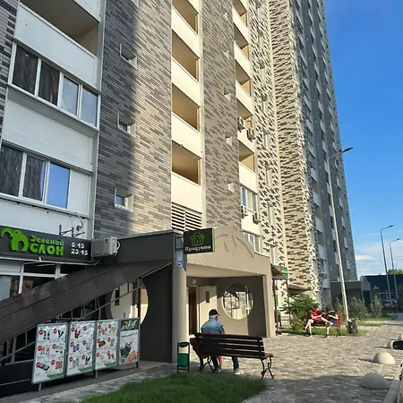нова з неймовірним краєвидом на озеро Apartment